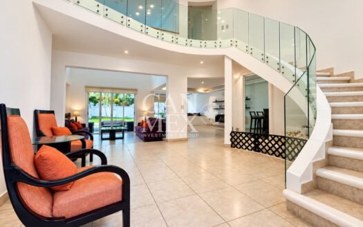 Expansive 5-Bedroom Residence Private Pool & Independent Bungalow Cancún